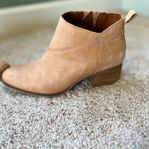 Toms Leilani 10014195 Tan Leather Booties Block Heel Pull On Sz 8